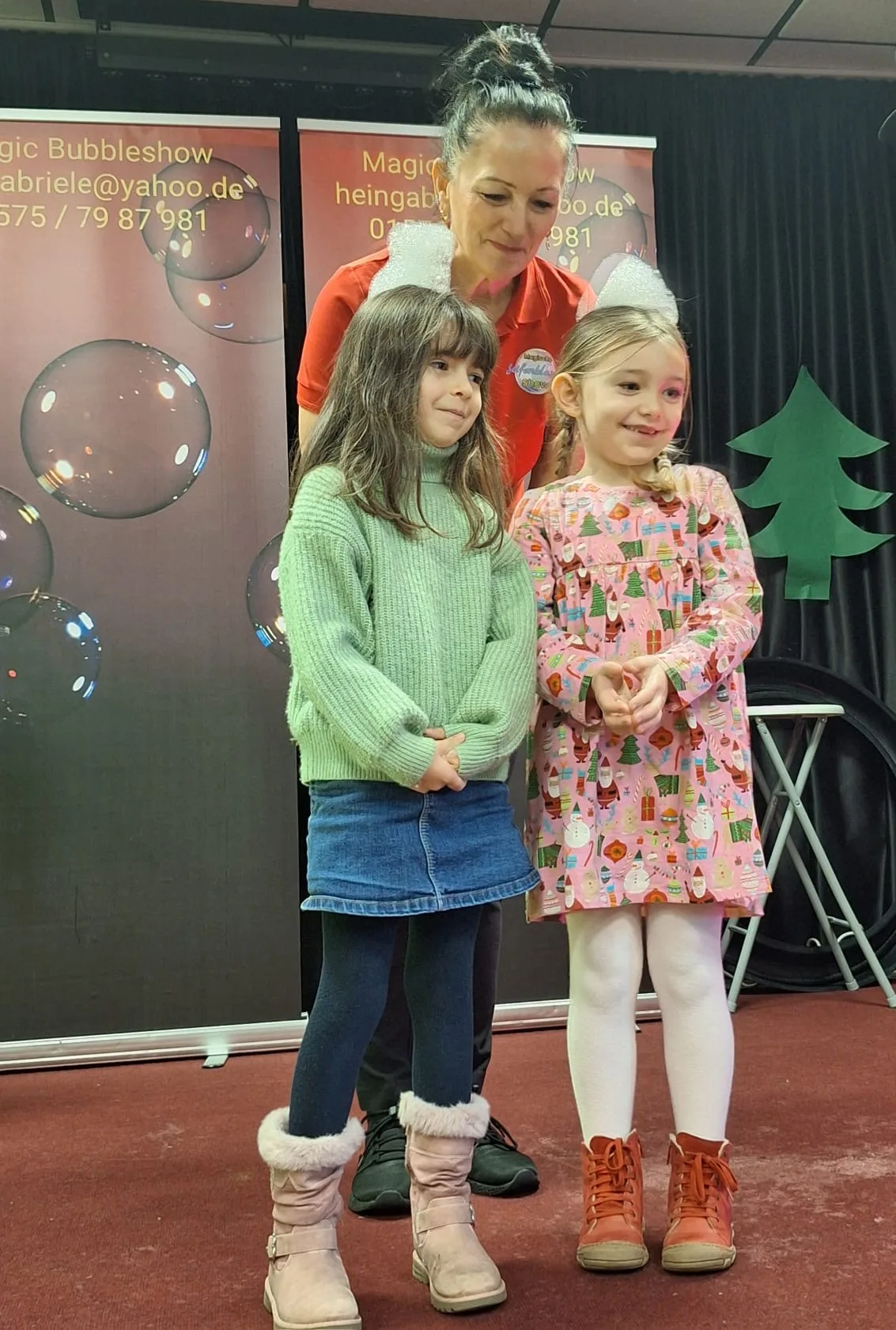 Kinder bei der Seifenblasenshow.